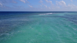 无人驾驶无人驾驶的完美环礁湖海滩生活方式通过清水和12秒视频