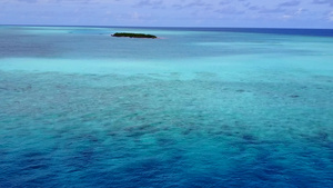 透明美丽清澈的大海和海滩旅游度假概念10秒视频