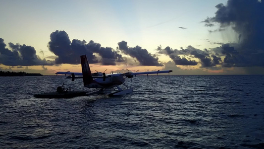 豪华环礁湖海滩旅行的空中无人驾驶飞机抽象由具有清洁视频