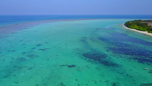 白沙背景蓝绿海异国情调海景海滩之旅的空中无人机旅游视频