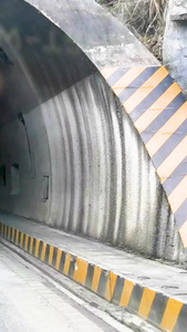 实拍第一视角穿越高速隧道行车视角视频