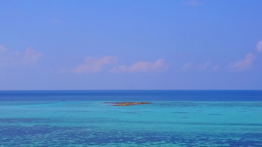 透明有白沙背景的环礁湖抽象地抽取外来旅游海滩假日视频