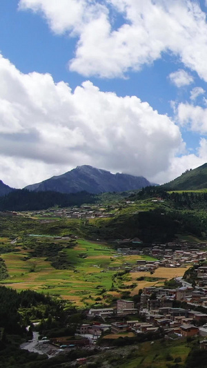 航拍甘南旅游景区扎尕那原始村落东哇村自驾旅游43秒视频