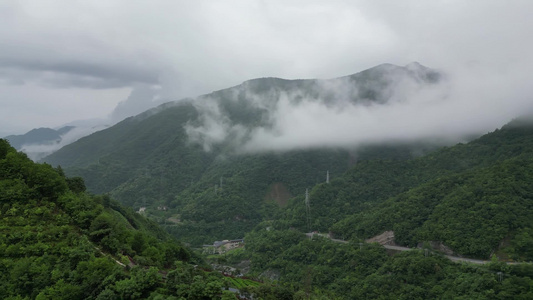 航拍高山森林山谷云海视频