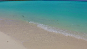光天化日出后以清晰的环礁湖和白色沙沙底背景享受完美11秒视频