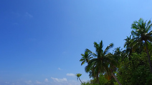 宁静的度假海滩之旅的阳光海景13秒视频