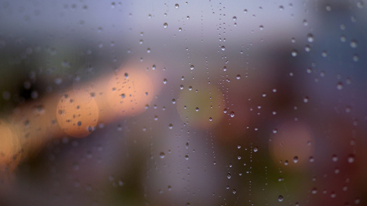 蒸汽窗口的雨滴视频