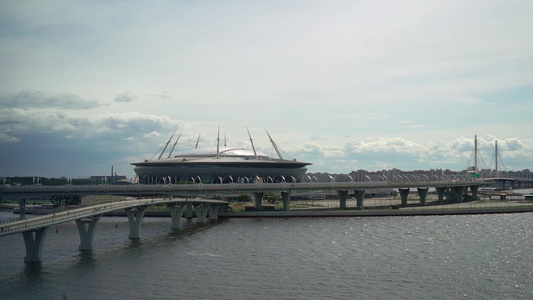 圣彼得斯堡和Zsd高速公路路对城市景色的泽尼体育场视频
