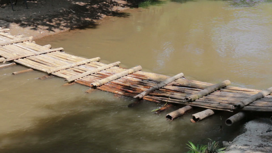 河上竹桥视频