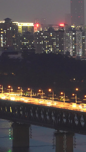 航拍城市夜晚桥梁道路上川流不息的汽车素材交通素材视频