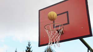 篮球打篮篮子慢速运动网13秒视频