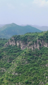 夏季的仰天山山峰及森林航拍视频自然风光视频