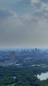 航拍南京地标中山植物园城市天际线南京天际线视频