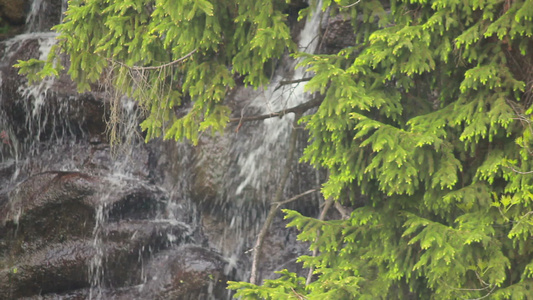 2岩石上流水量2视频