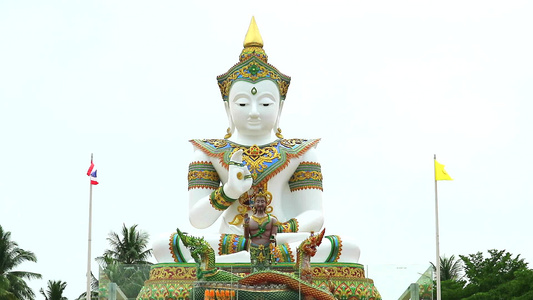 佛祖和Srisuttho神在KhaomaiKaew视频