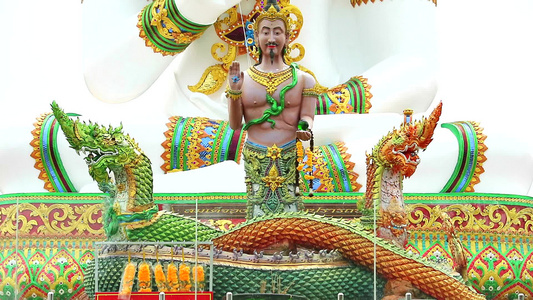 近似Srisuttho神在KhaomaiKaew寺庙视频