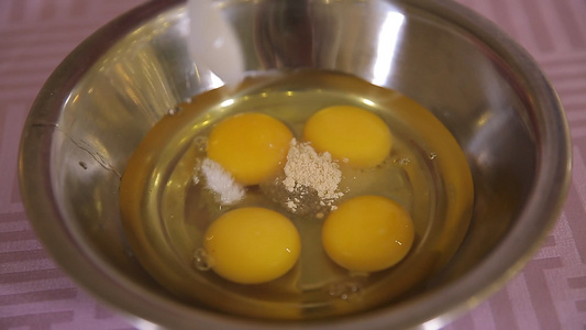 磕鸡蛋打鸡蛋搅鸡蛋 视频
