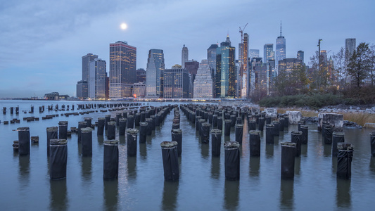 曼哈顿下城和河与码头的城市景观在早晨美国纽约市日夜视频