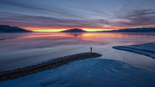 新疆赛里木湖唯美水面日落延时视频
