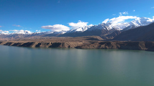 航拍5A新疆帕米尔高原景区景点高原白沙湖山脉雪山风光56秒视频