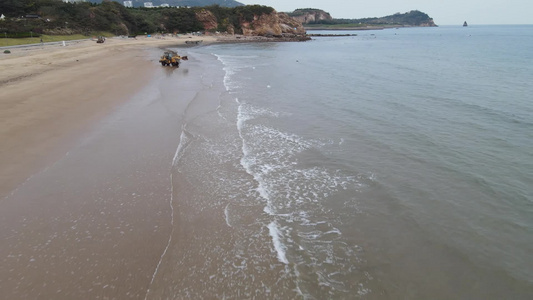 航拍山东青岛海滨城市大海海岸线视频