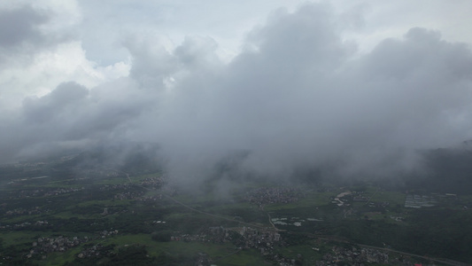 航拍云雾下的乡村自然风光视频