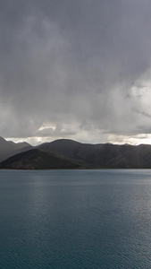 延时西藏羊卓雍措暴雨素材自然风光视频