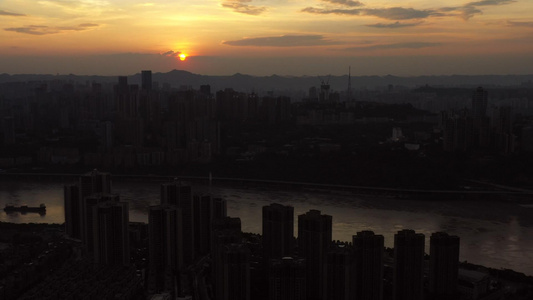 航拍夏季夕阳西下重庆城市视频