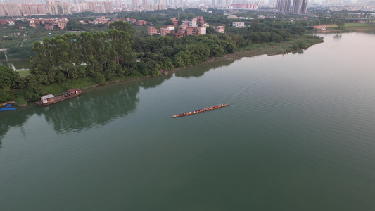 河流上的龙舟航拍视频