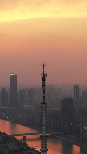 航拍城市夕阳落日晚霞天空地标电视信号塔科技数码素材互联网56秒视频