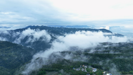 4K航拍大山的乡村云雾缭绕云海唯美风光视频素材视频