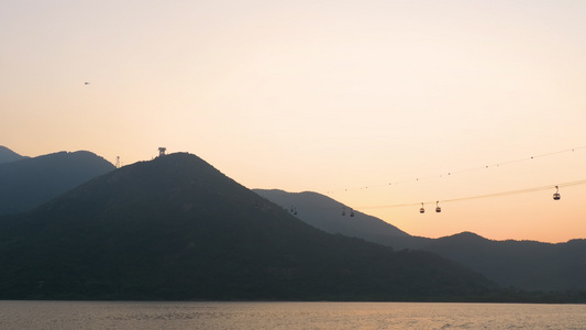 日落时有线车开往兰太岛大布达视频