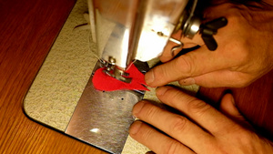 裁缝缝制衣物15秒视频