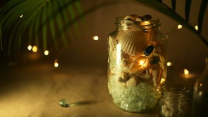 用于家居装饰的热带贝壳玻璃罐用于海滩主题室内装饰的19秒视频