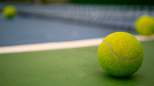 球场上的网球设备体育娱乐概念掌声7秒视频