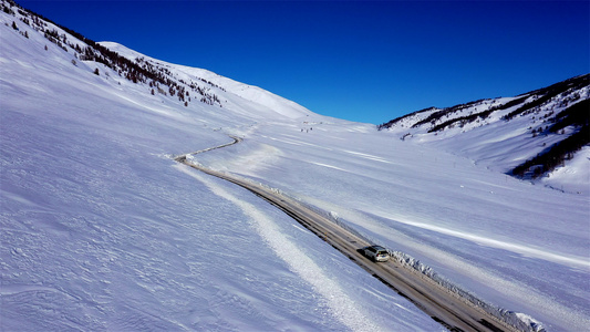 8K航拍新疆雪域公路视频