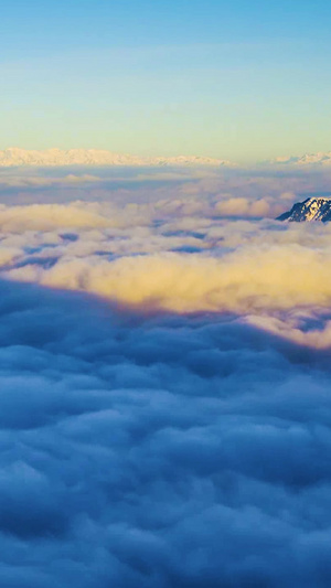 冬季新疆夏尔希里自然保护区大山日出云海延时冬季延时15秒视频