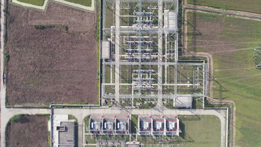 高压电塔国家电网变电站电力运输变压器视频