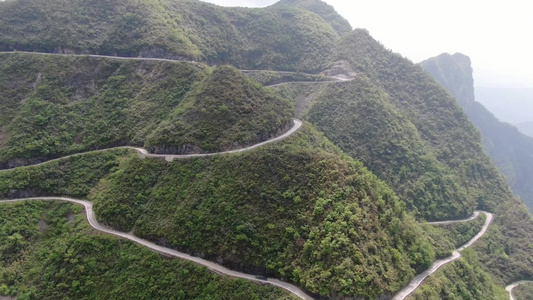 航拍大山中的蜿蜒盘山公路视频