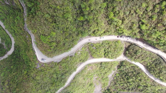 航拍大山中的蜿蜒盘山公路视频