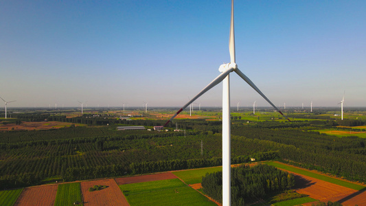 4k航拍现代农业风车风力发电视频