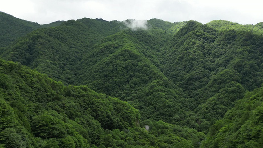 航拍雄伟大山自然风光视频