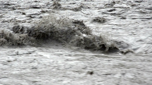 雨季时快速的内河近视29秒视频