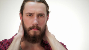 年轻长胡子的时装男发型模特时髦的年轻人8秒视频