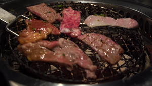 特写镜头烤牛肉自助餐29秒视频