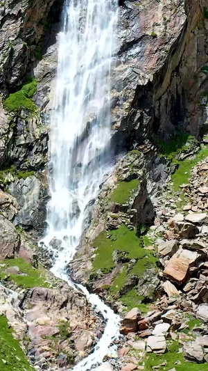 西藏风景类乌齐色吉雪山雪山融水航拍康旺加87秒视频