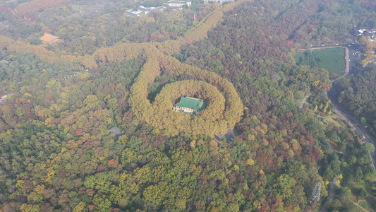 航拍中国江苏南京钟山风景名胜区美龄宫深秋美景视频