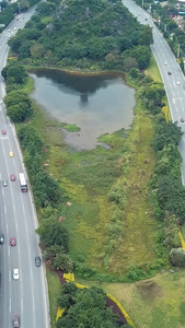 竖拍竖屏高清航拍公路交通运输车流汽车竖版本视频