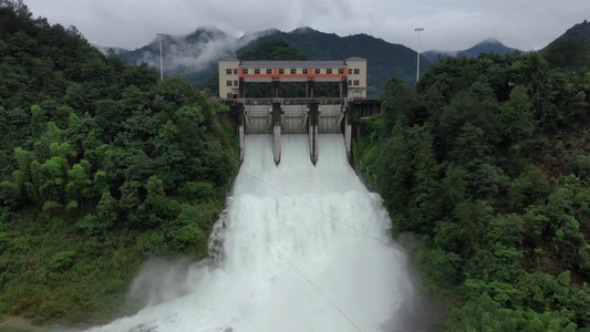 金华安地水库泄洪视频