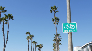 在美国加利福尼亚自行车道骑车的路标15秒视频
